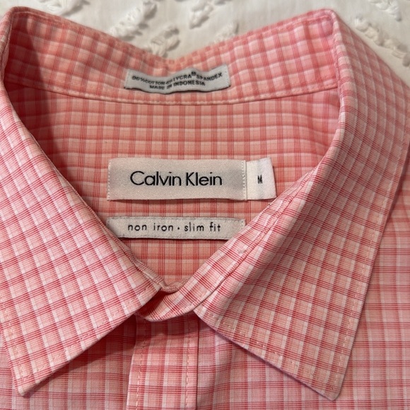 Calvin Klein Non Iron Slim Fit Men’s Button Down Dress Shirt Size Medium - Picture 3 of 8